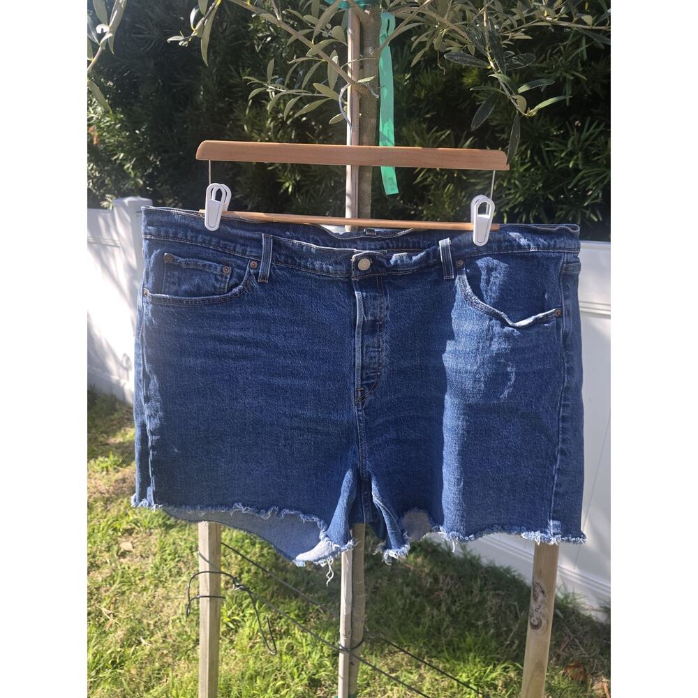 Levis Womens 501 Shorts Medium Wash button fly 22W cut offs beach summer - Picture 6 of 7